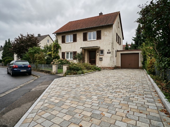 Nachher — Hofeinfahrt gepflastert